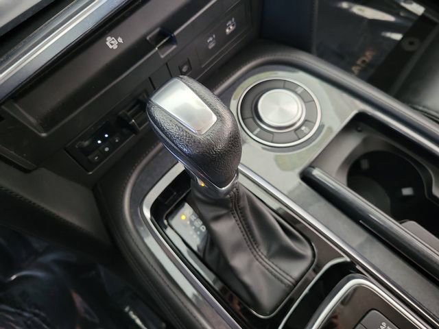 Used 2023 Nissan Armada SV image 12