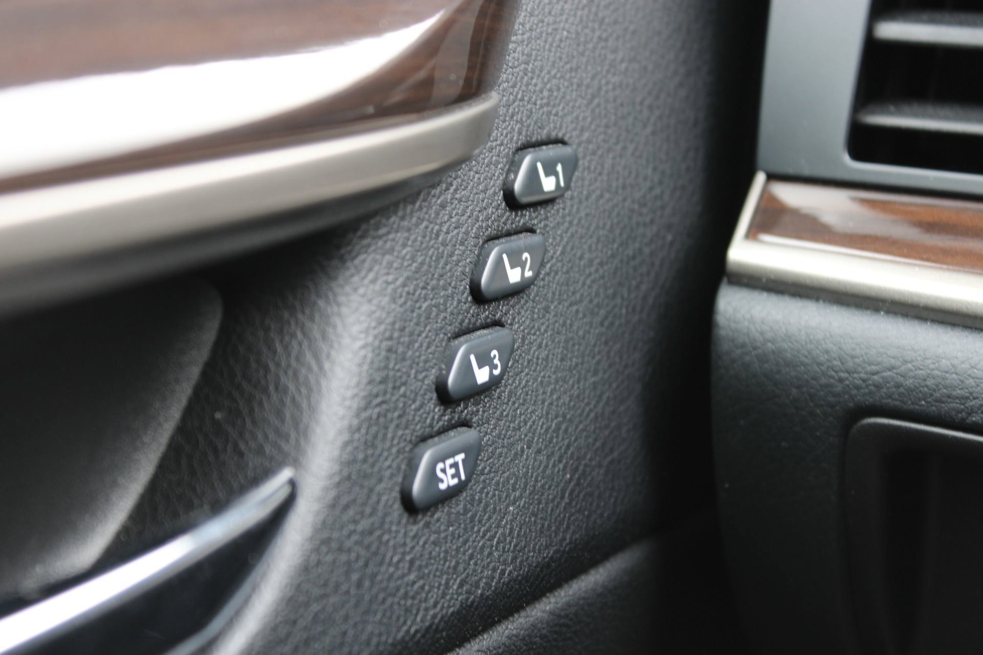 Used 2017 Lexus ES 350 w/ Luxury Package image 24