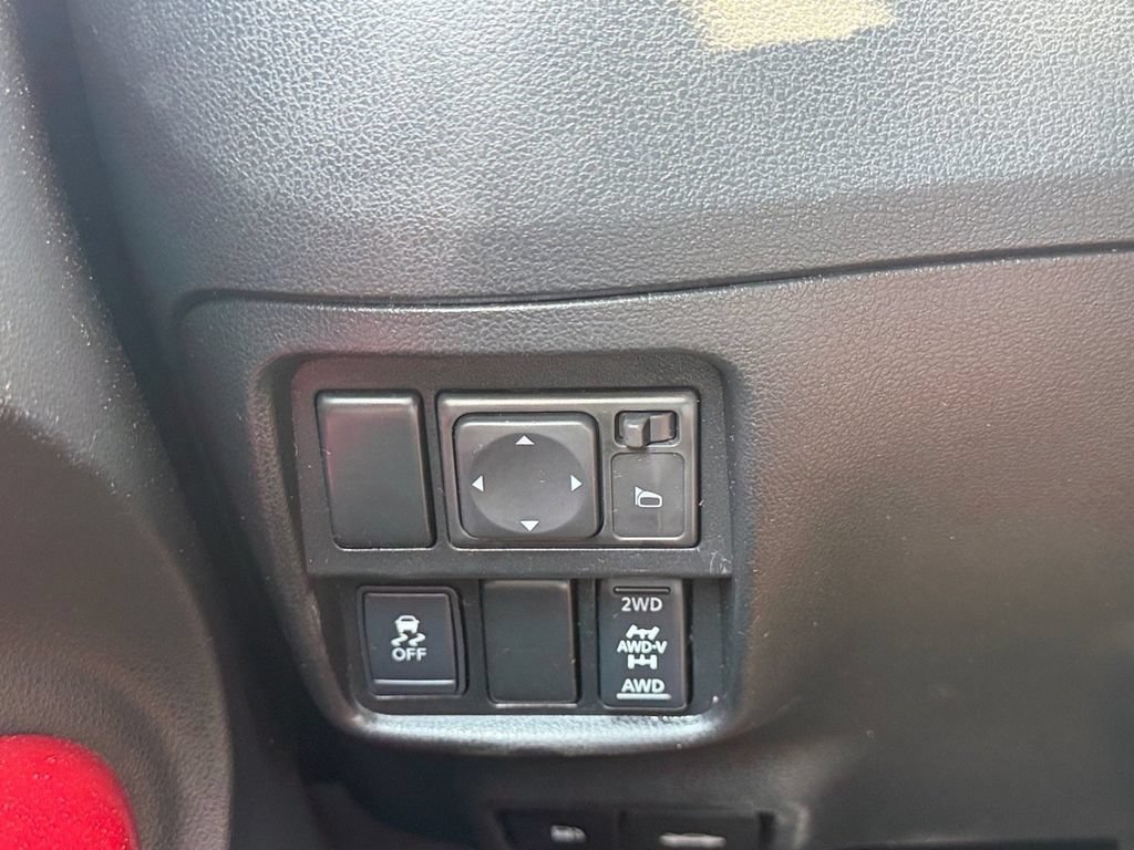 Used 2011 Nissan Juke SL AWD/4WD image 20