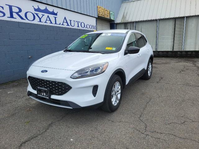 Used 2022 Ford Escape SE w/ Cold Weather Package image 2