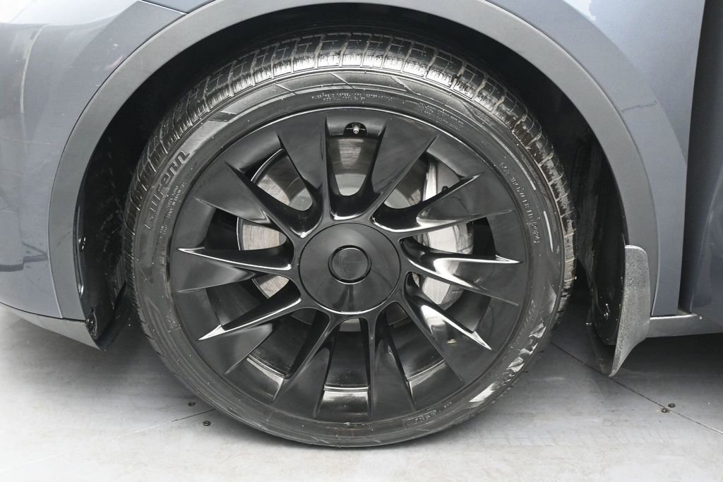 Used 2023 Tesla Model Y Long Range AWD/4WD image 40