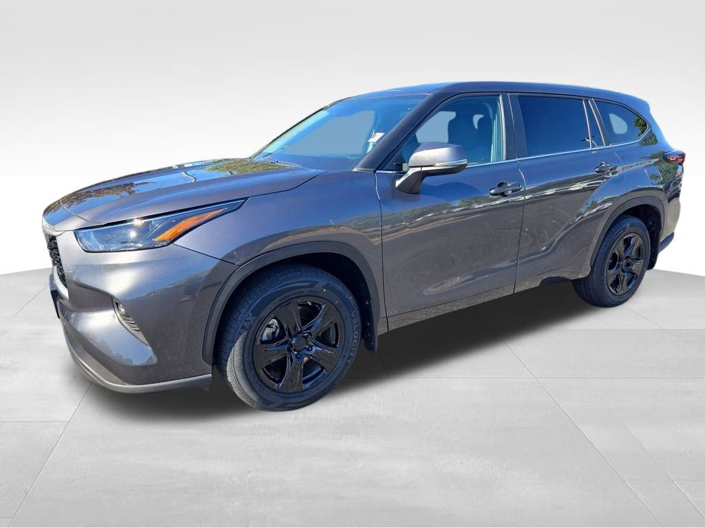 Used 2024 Toyota Highlander LE