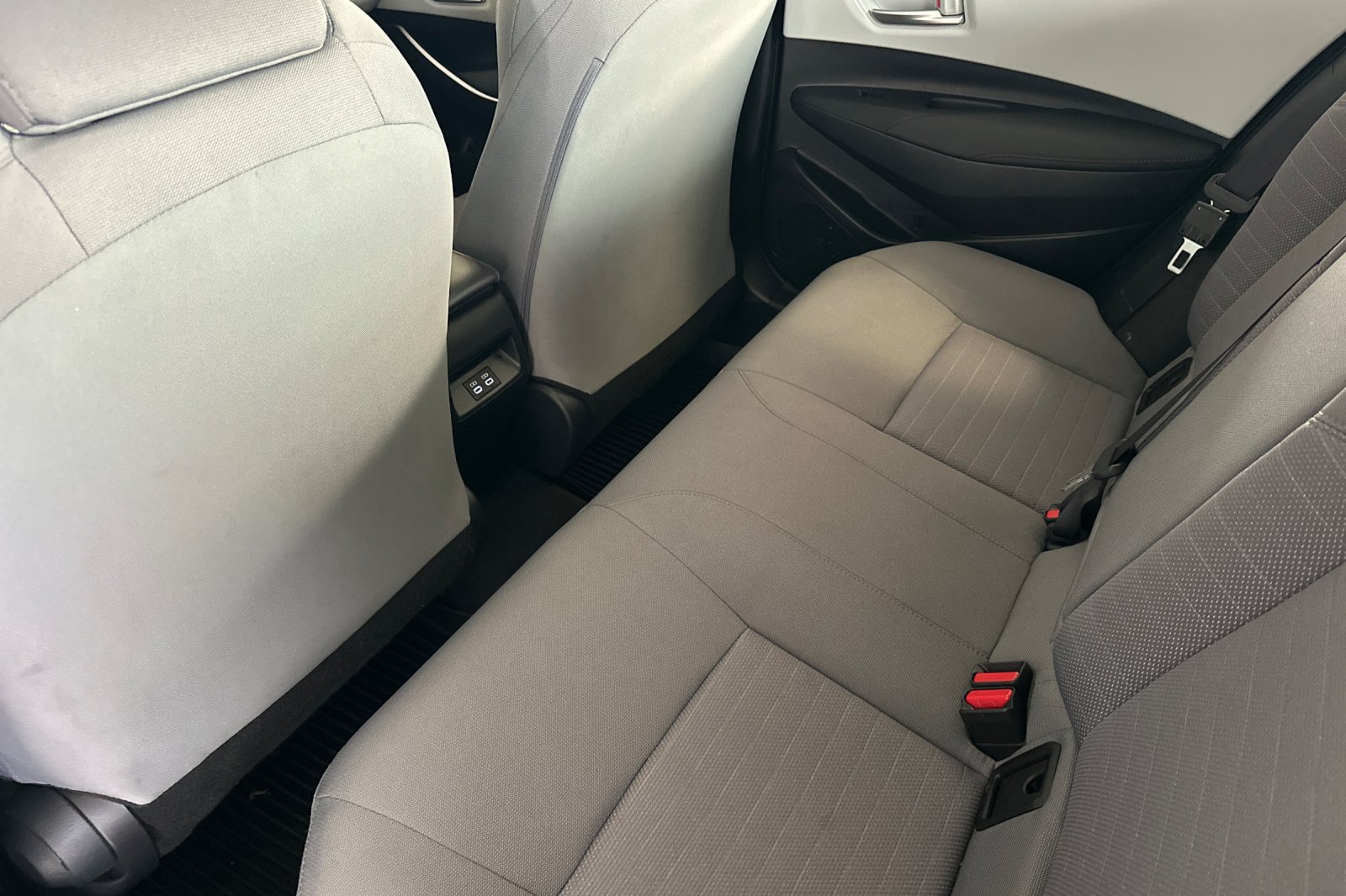 Used 2024 Toyota Corolla SE w/ SE Package FWD image 9
