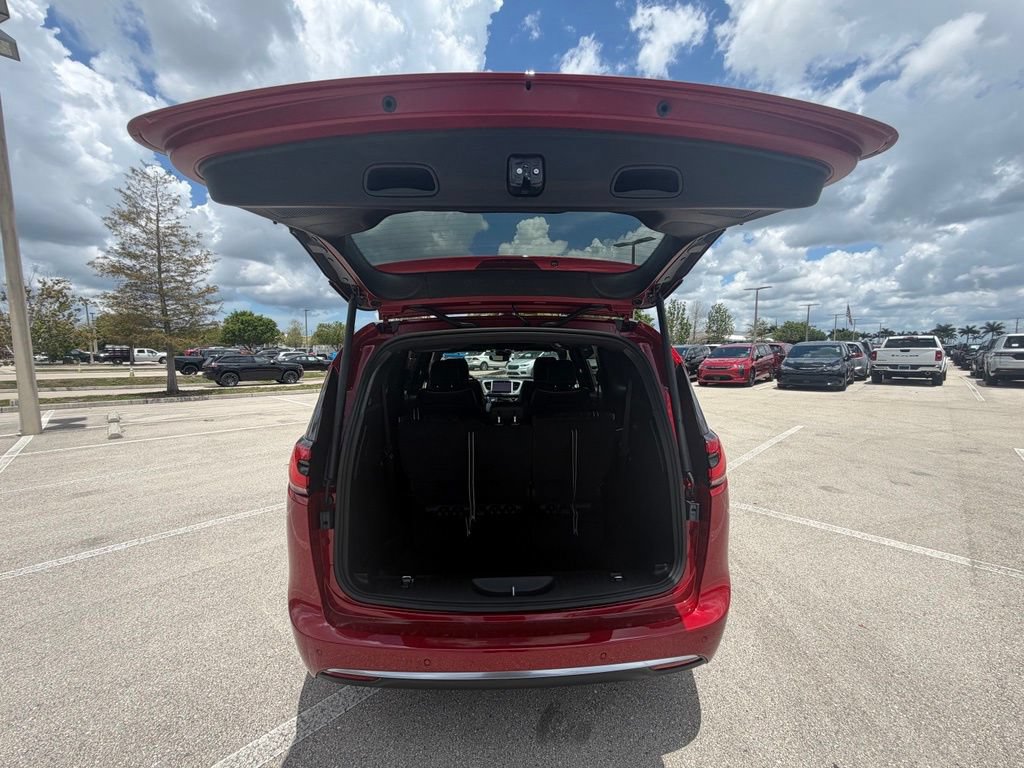 New 2027 Chrysler Pacifica Limited FWD image 38