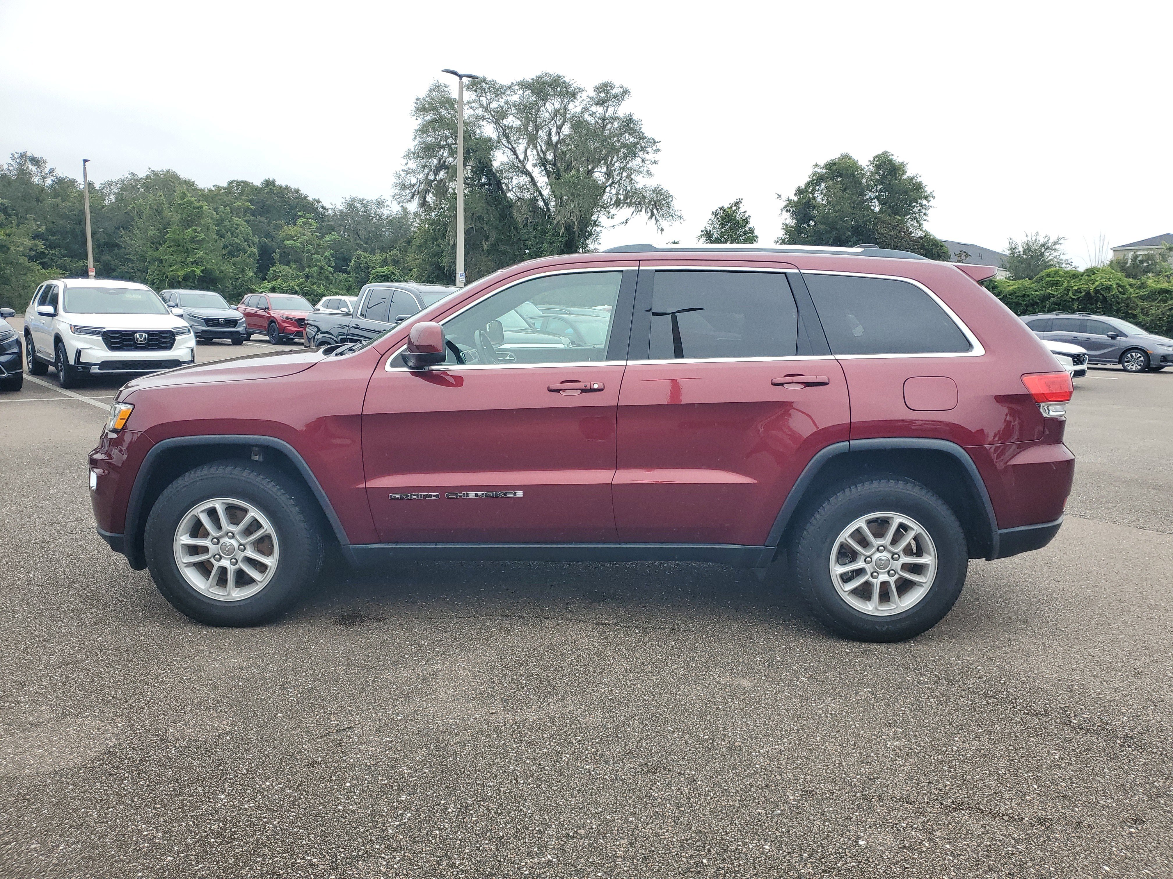 Used 2018 Jeep Grand Cherokee Laredo image 12
