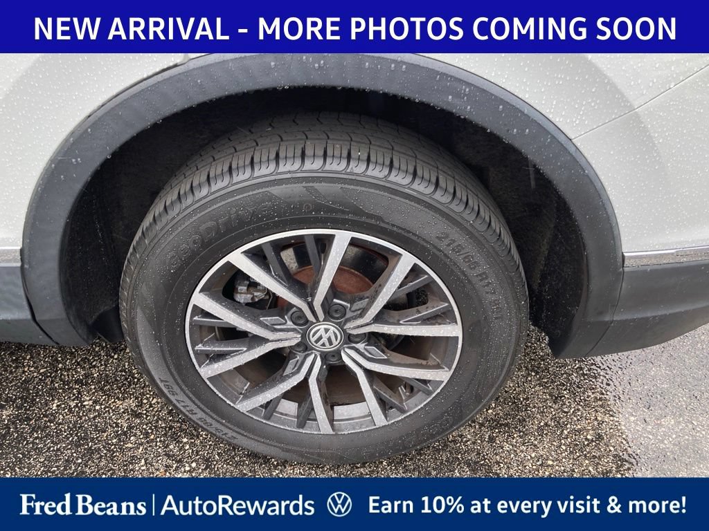 Used 2018 Volkswagen Tiguan SE w/ Panoramic Sunroof Package AWD/4WD image 7