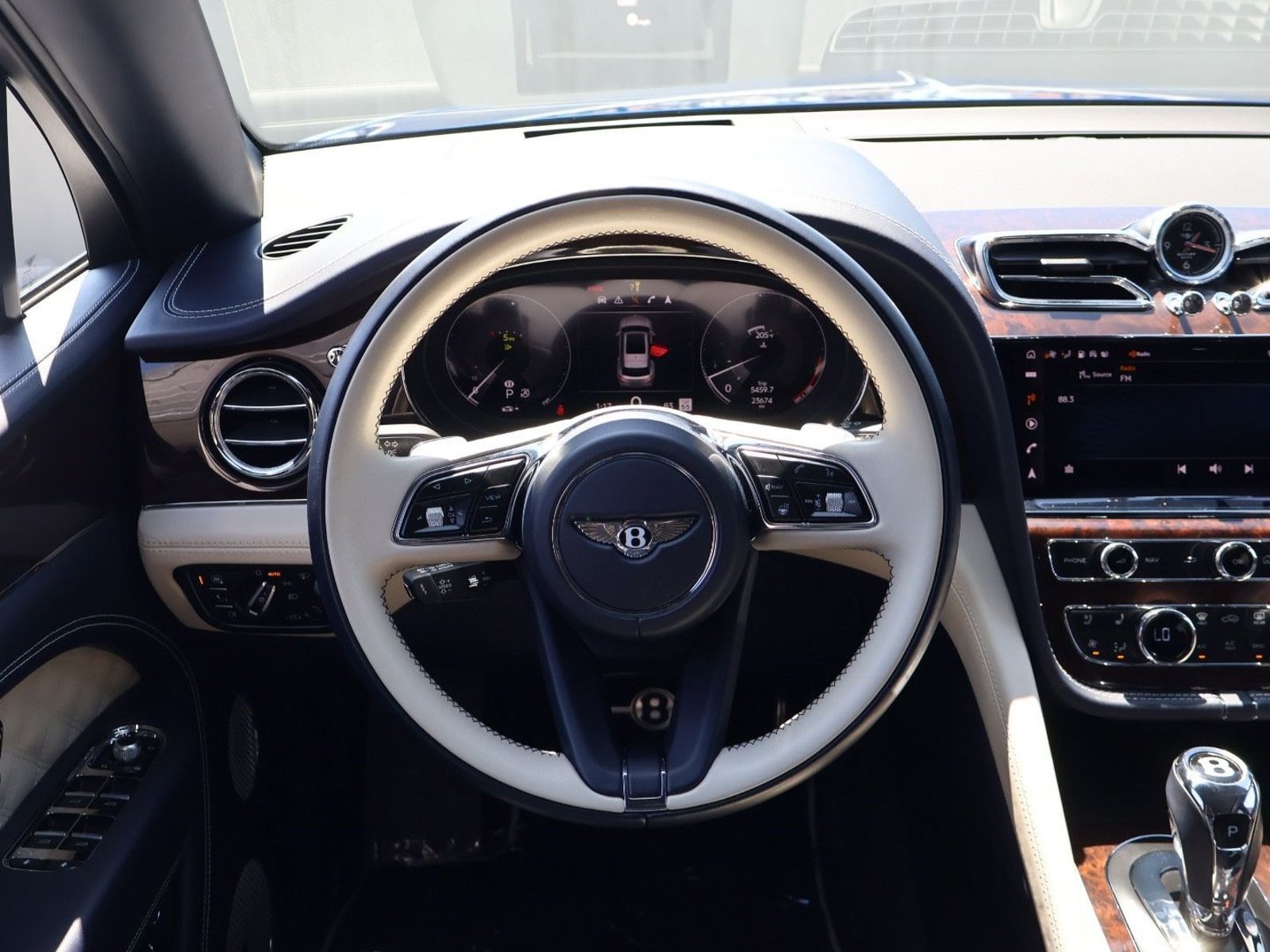 Certified 2022 Bentley Bentayga AWD/4WD image 14