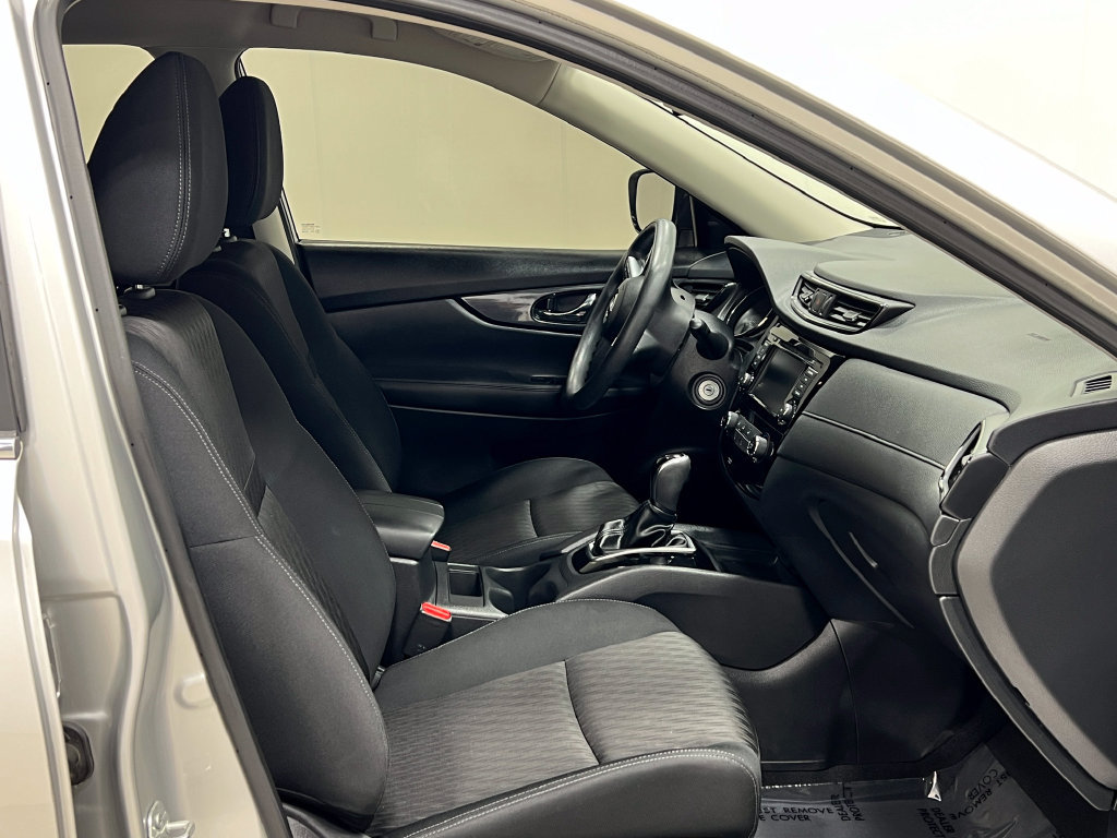 Used 2018 Nissan Rogue S AWD/4WD image 31