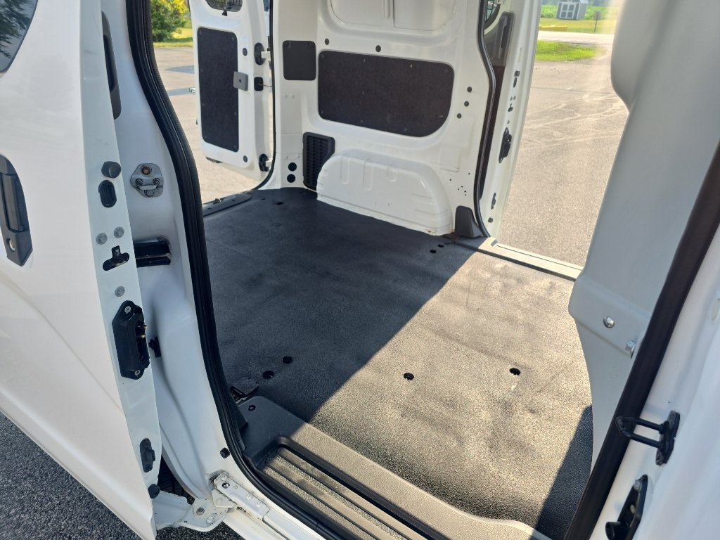 Used 2017 Chevrolet City Express LT w/ Technology Package FWD image 10