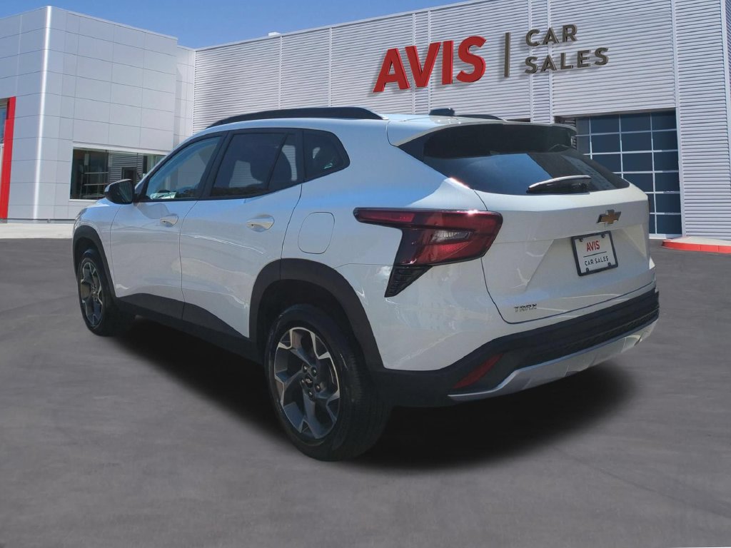 Used 2026 Chevrolet Trax LT FWD image 9