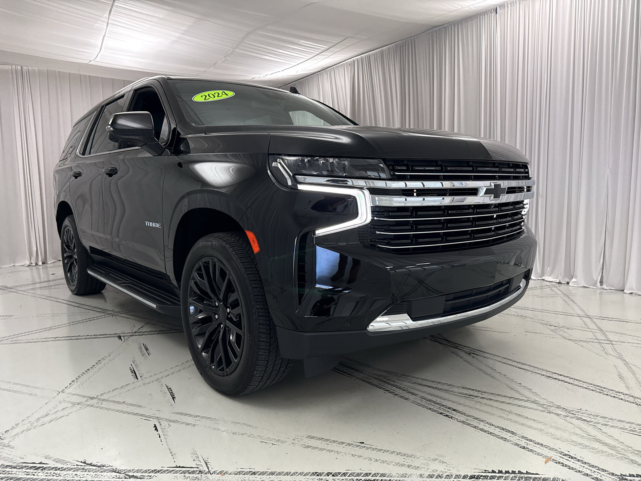 Used 2024 Chevrolet Tahoe LT w/ LT Signature Plus Package AWD/4WD image 2