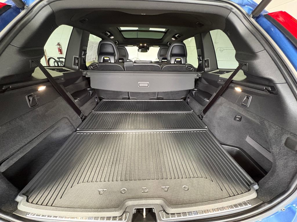 Used 2016 Volvo XC90 T6 R-Design w/ Vision Package image 38