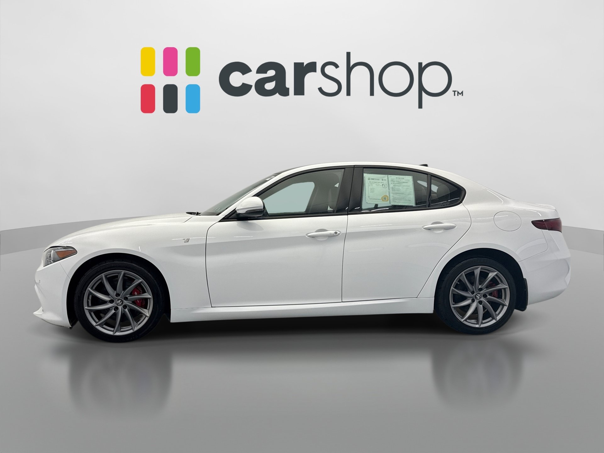 Used 2022 Alfa Romeo Giulia Ti AWD/4WD image 2
