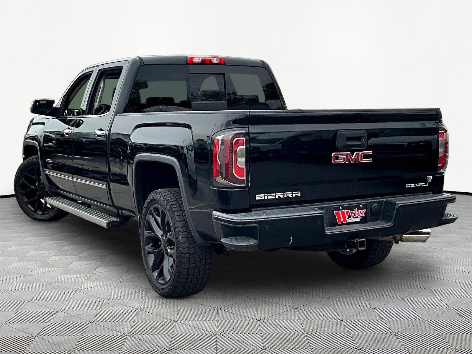 Used 2018 GMC Sierra 1500 Denali w/ Denali Ultimate Package AWD/4WD image 4