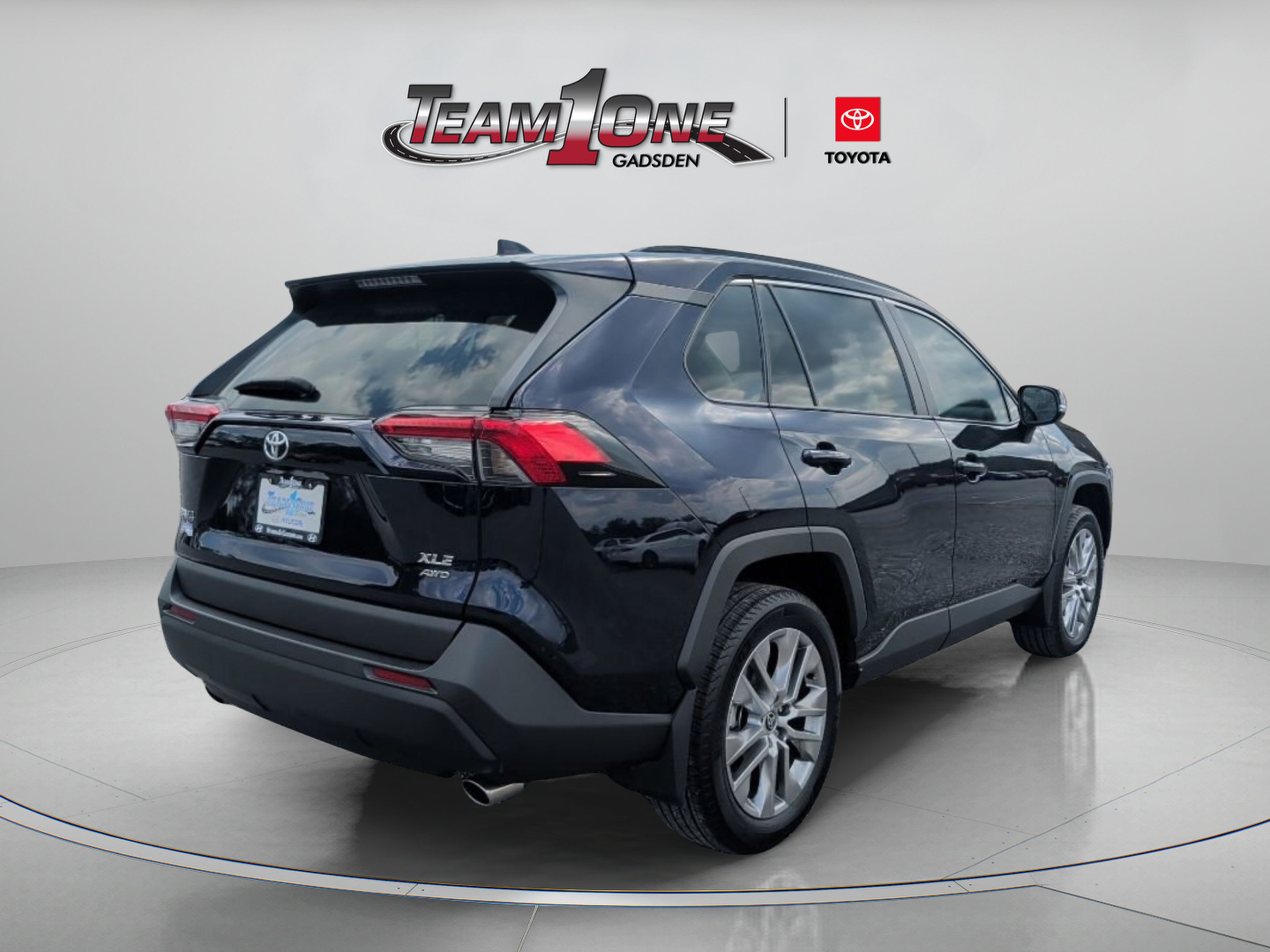 Used 2024 Toyota RAV4 XLE Premium AWD/4WD image 8