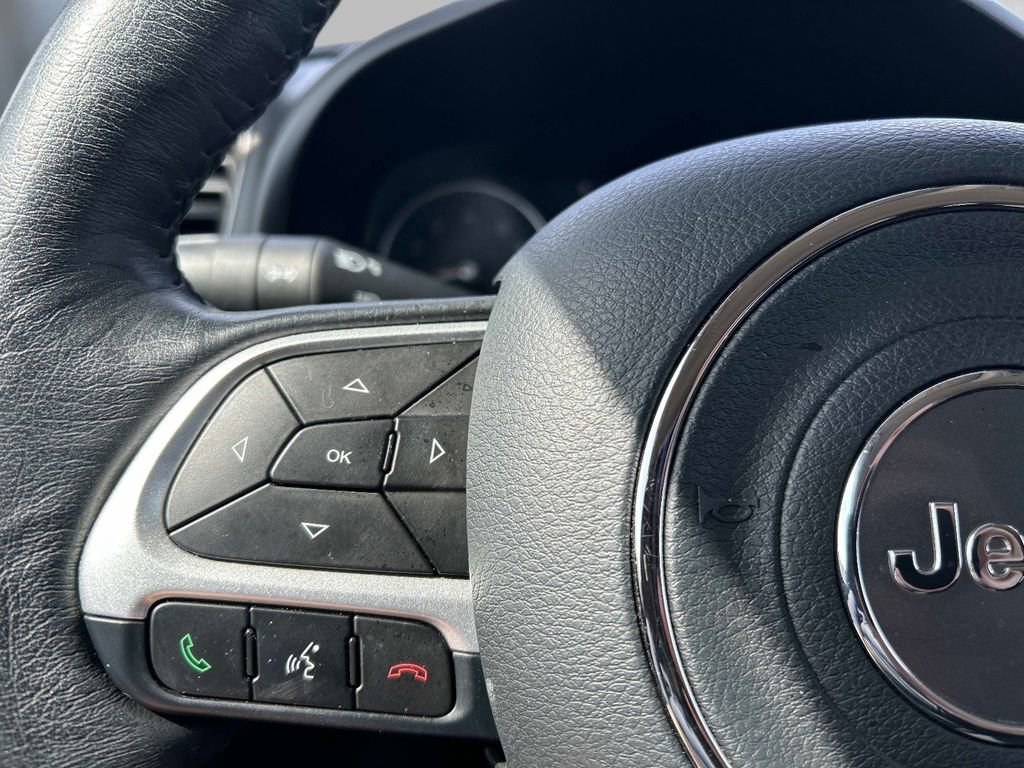 Certified 2023 Jeep Renegade Latitude w/ Premium Group image 22