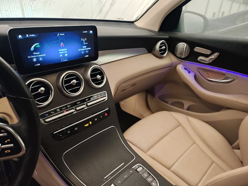 Used 2020 Mercedes-Benz GLC 300 4MATIC image 11