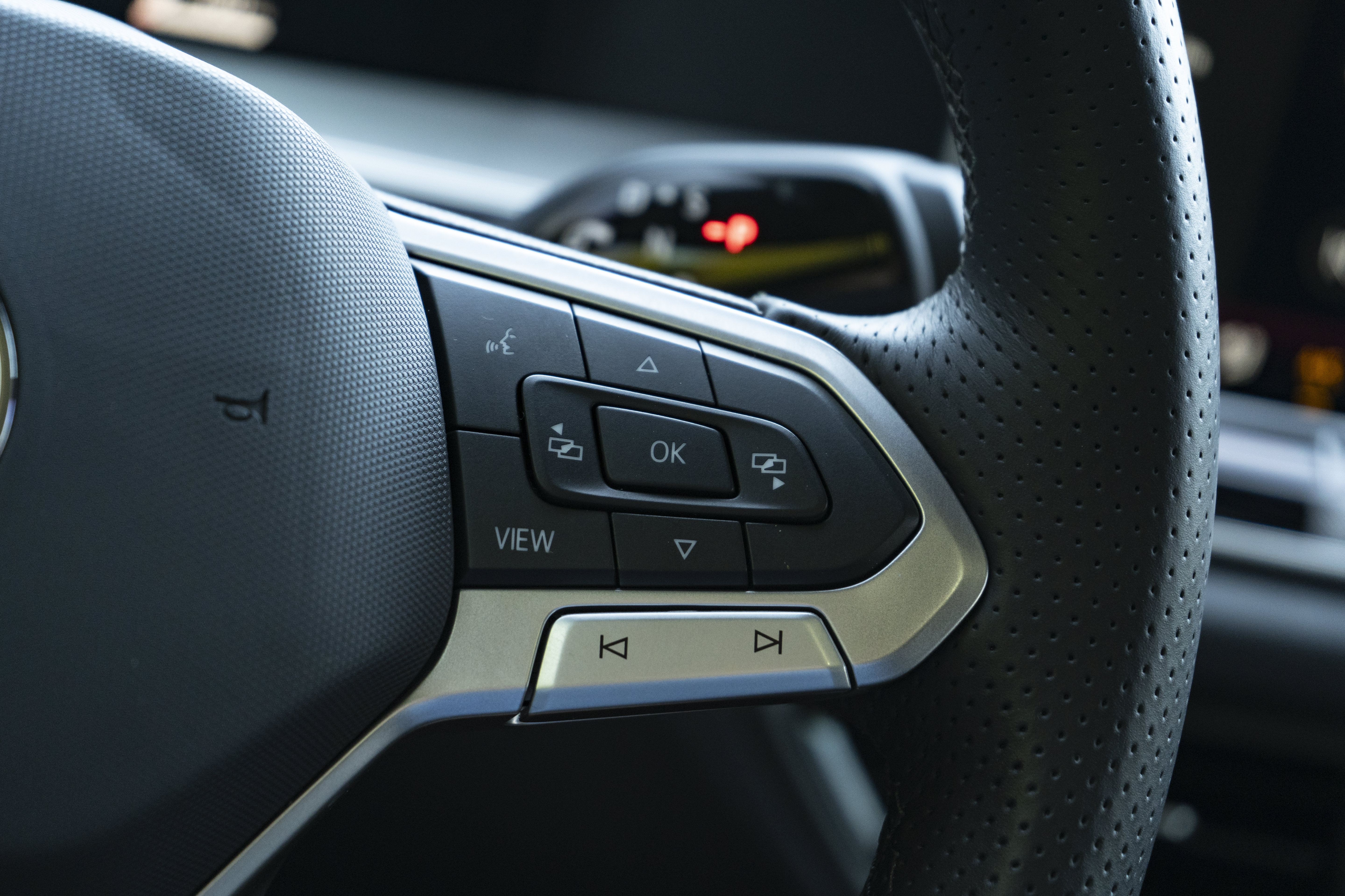 Certified 2026 Volkswagen Tiguan SE R-Line FWD image 20