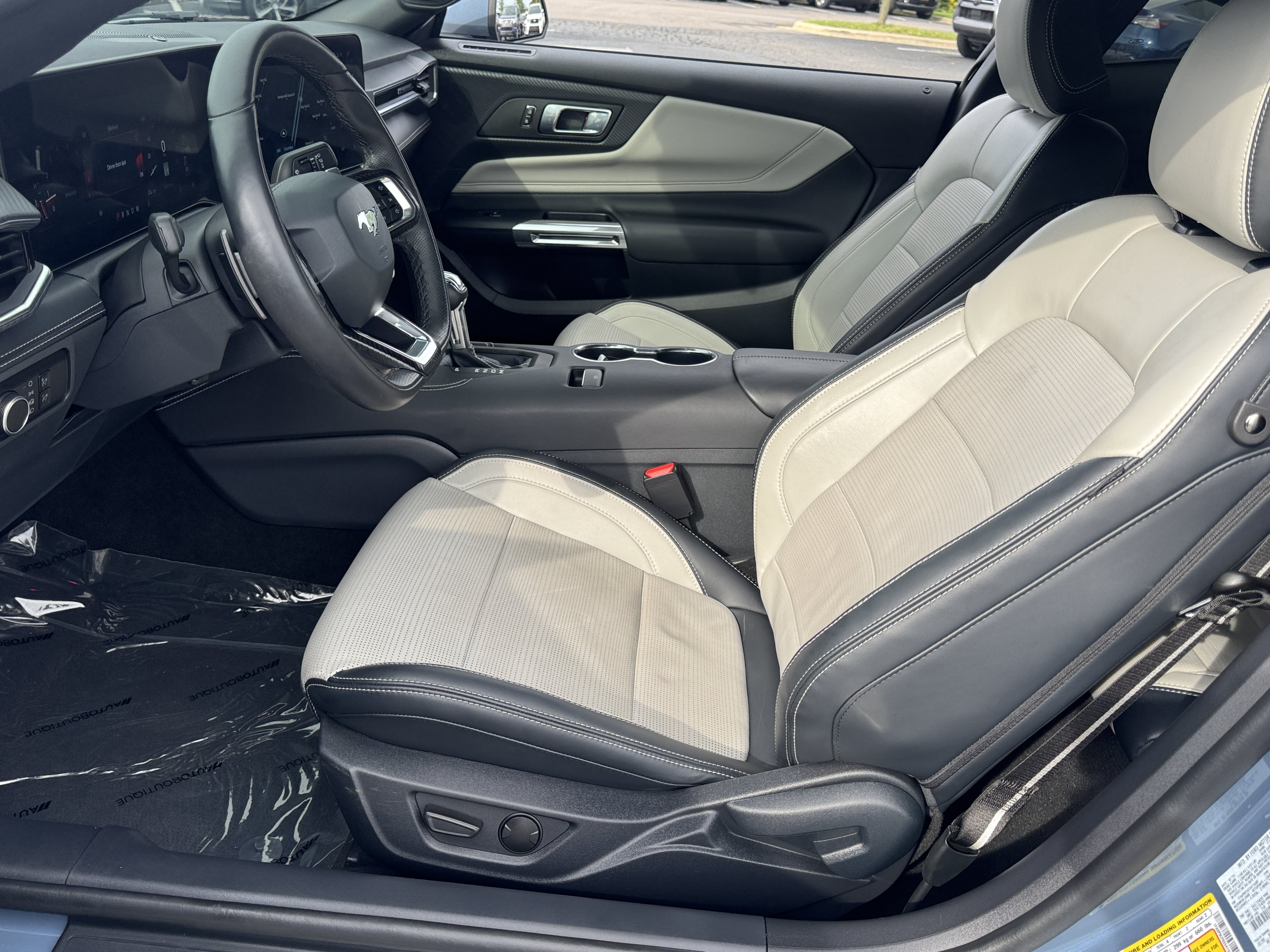 Used 2025 Ford Mustang GT Premium RWD image 32