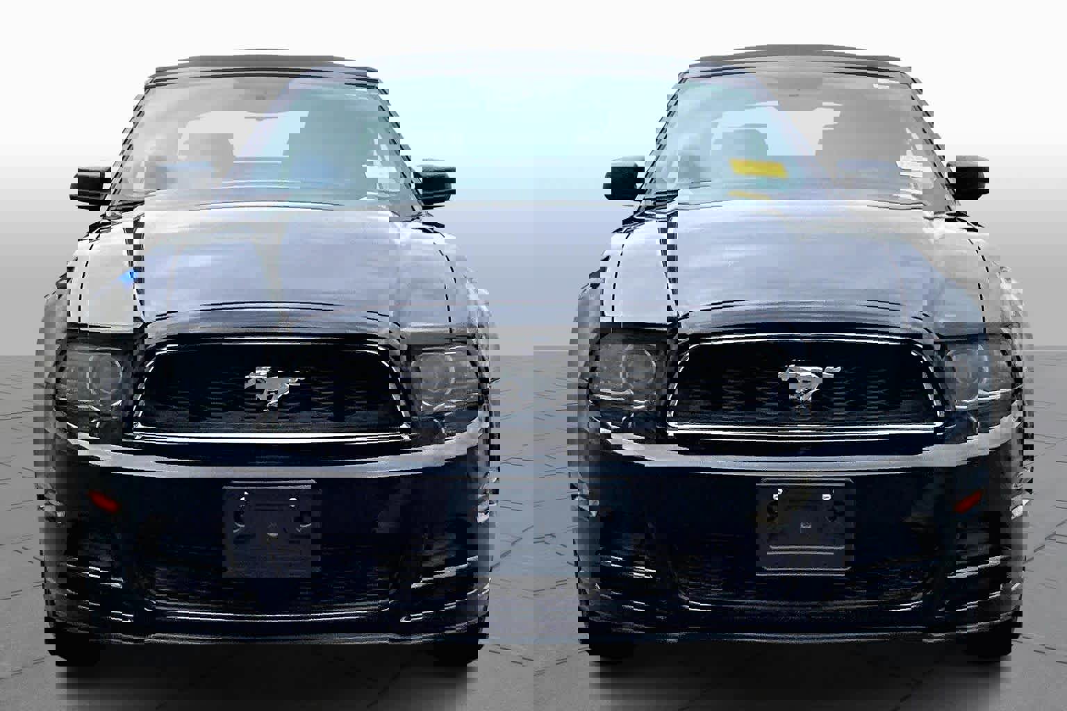 Used 2013 Ford Mustang Convertible image 3