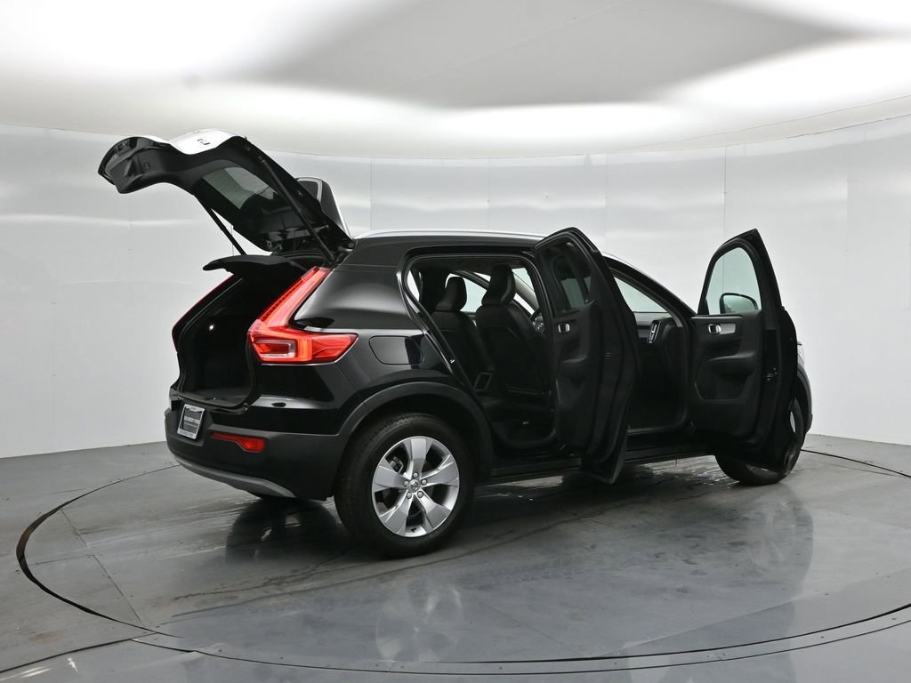 Used 2022 Volvo XC40 T5 Momentum AWD/4WD image 5