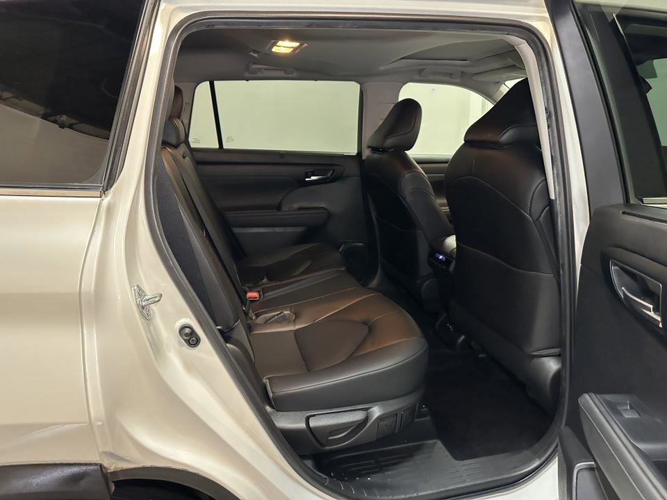 Certified 2022 Toyota Highlander XLE image 36
