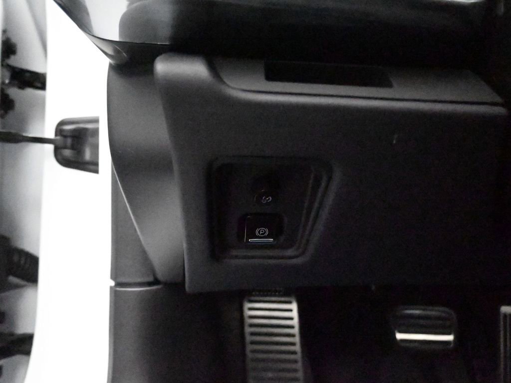 Used 2024 Chevrolet Corvette Stingray w/ Z51 Performance Package image 6