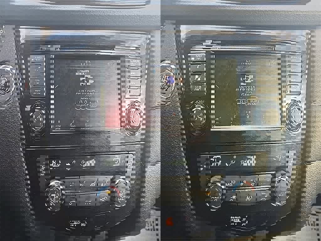 Used 2020 Nissan Rogue SV image 19