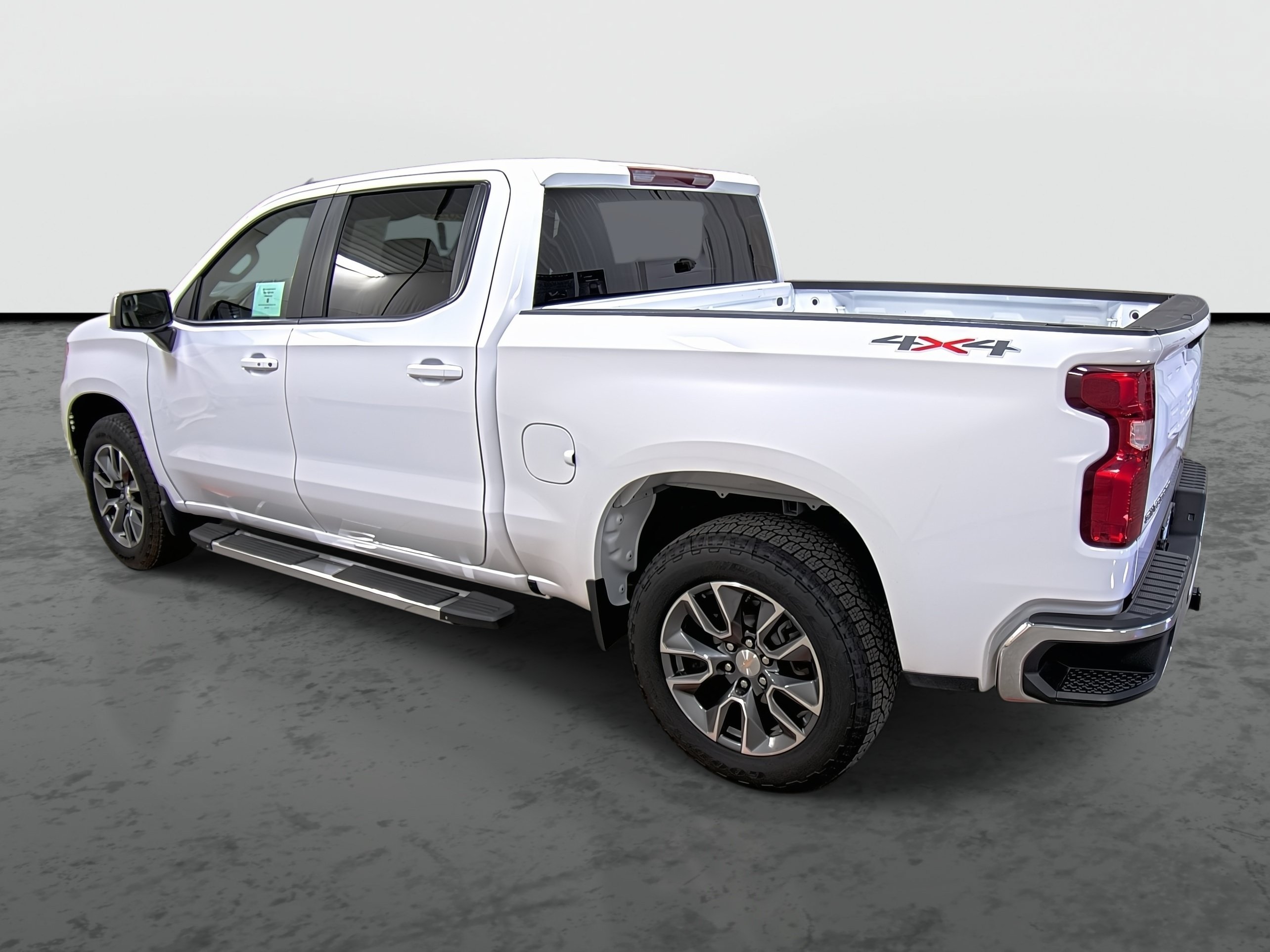 Used 2023 Chevrolet Silverado 1500 LT AWD/4WD image 2