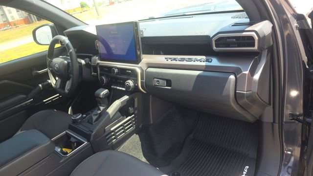 Used 2025 Toyota Tacoma TRD Sport AWD/4WD image 28