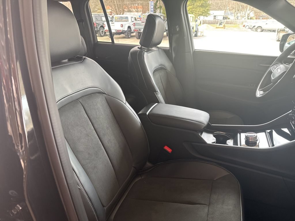 New 2025 Jeep Grand Cherokee 4WD image 19