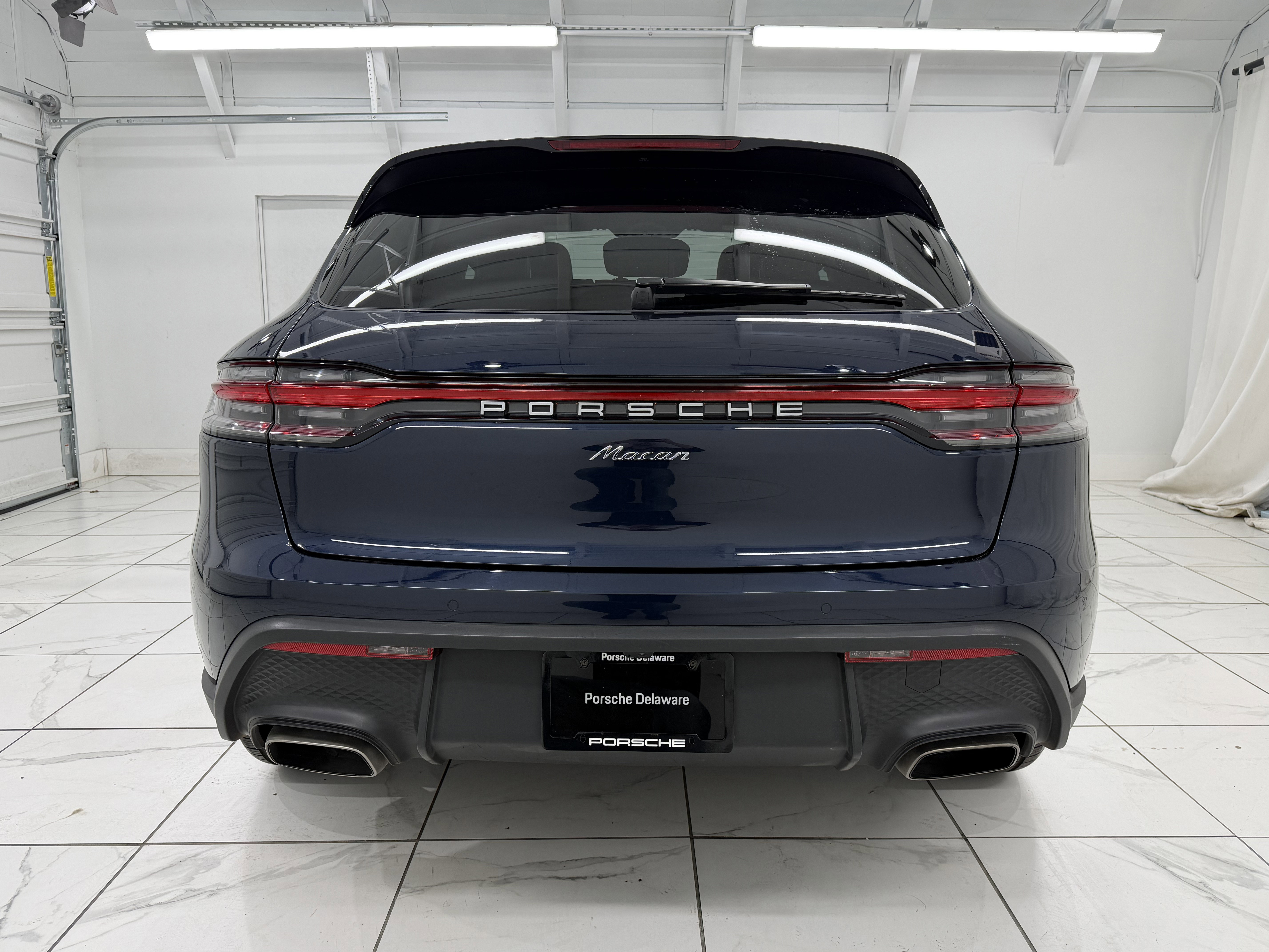 Certified 2022 Porsche Macan image 13