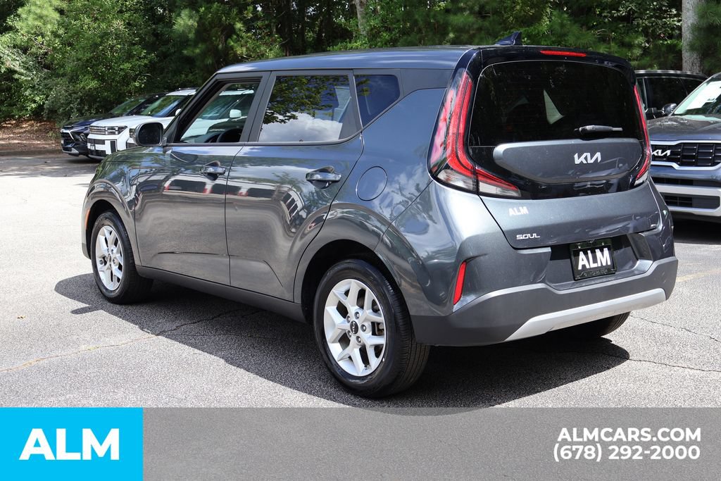 Used 2025 Kia Soul LX w/ LX Technology Package FWD image 8