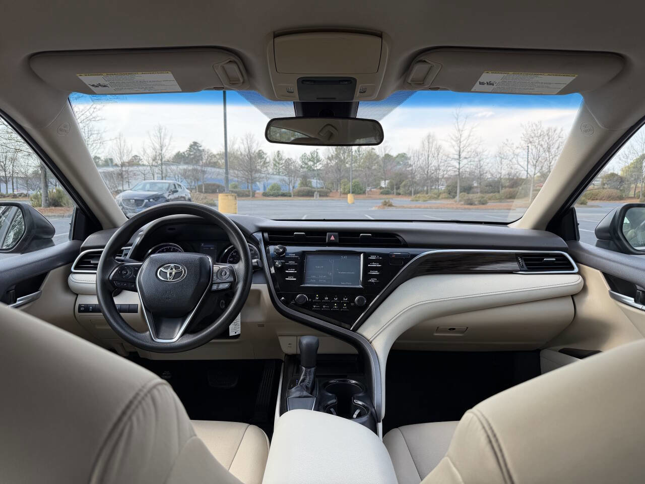 Used 2018 Toyota Camry LE image 22