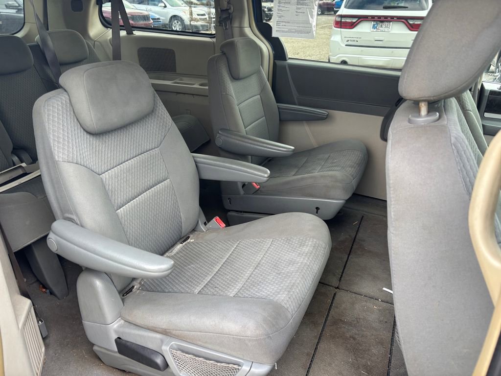 Used 2010 Dodge Grand Caravan SXT FWD image 32