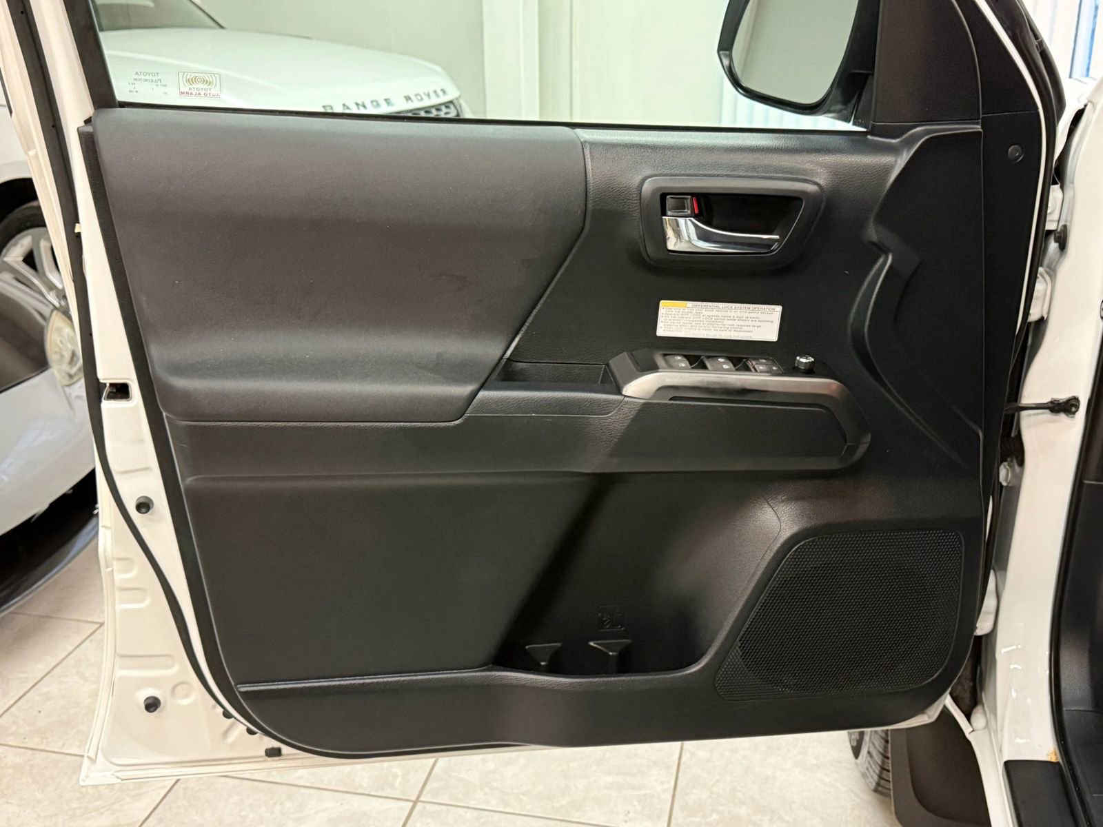 Used 2017 Toyota Tacoma TRD Off-Road w/ Tow Package (A/T) image 13