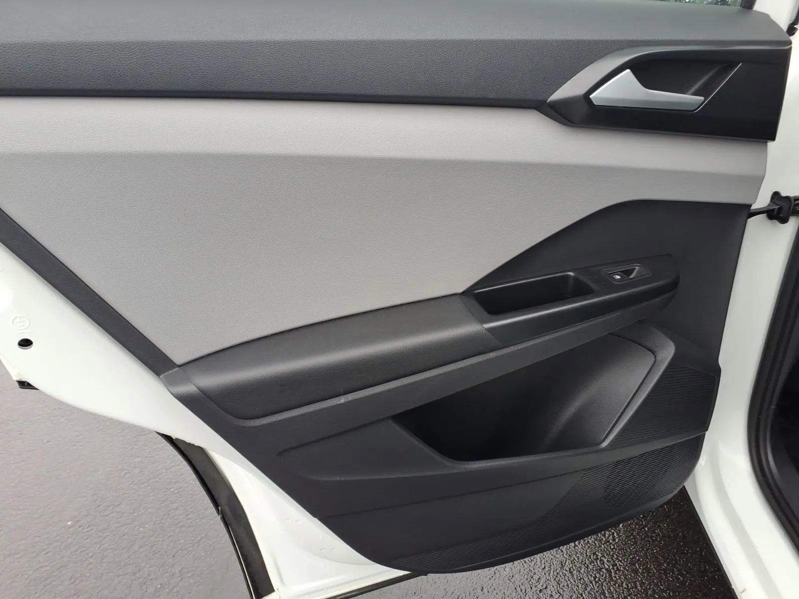 Used 2022 Volkswagen Taos SEL w/ Panoramic Sunroof Package AWD/4WD image 18