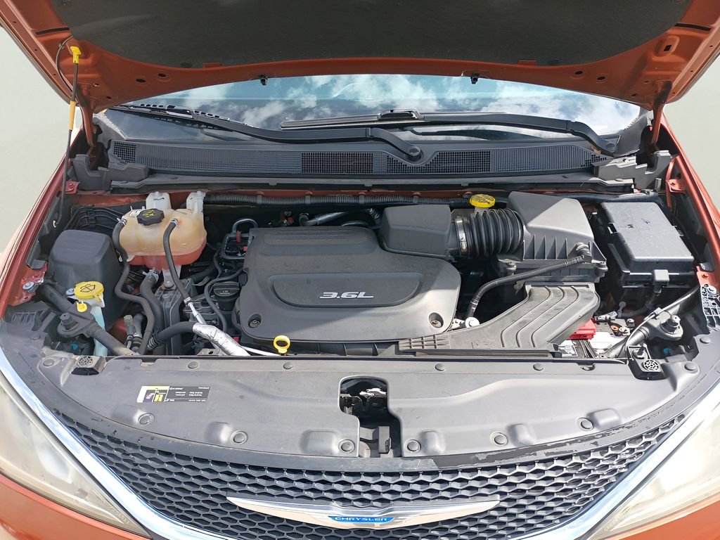 Used 2018 Chrysler Pacifica Touring Plus w/ Tire & Wheel Group image 18