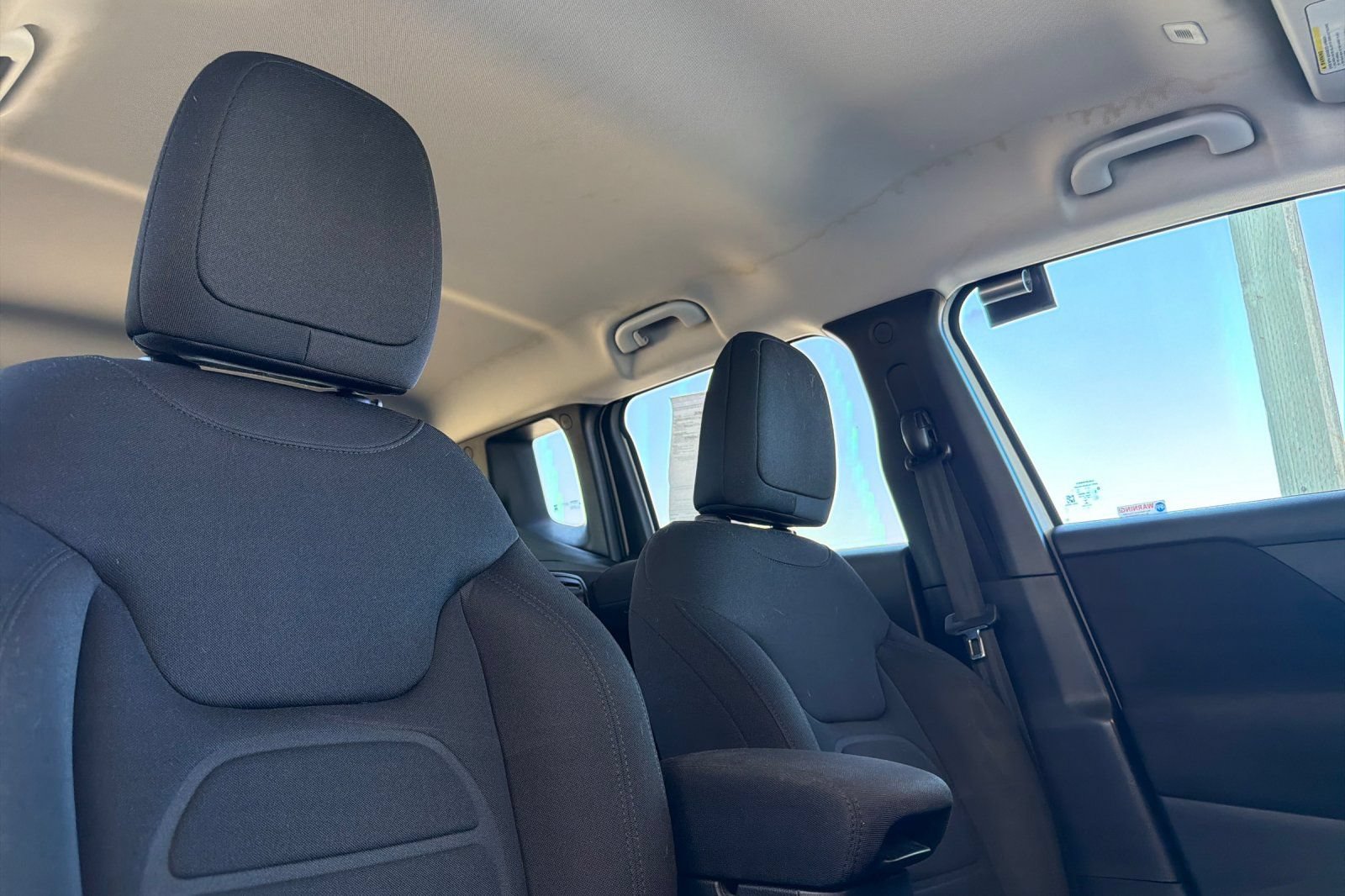 Used 2020 Jeep Renegade Latitude w/ Popular Equipment Group FWD image 17