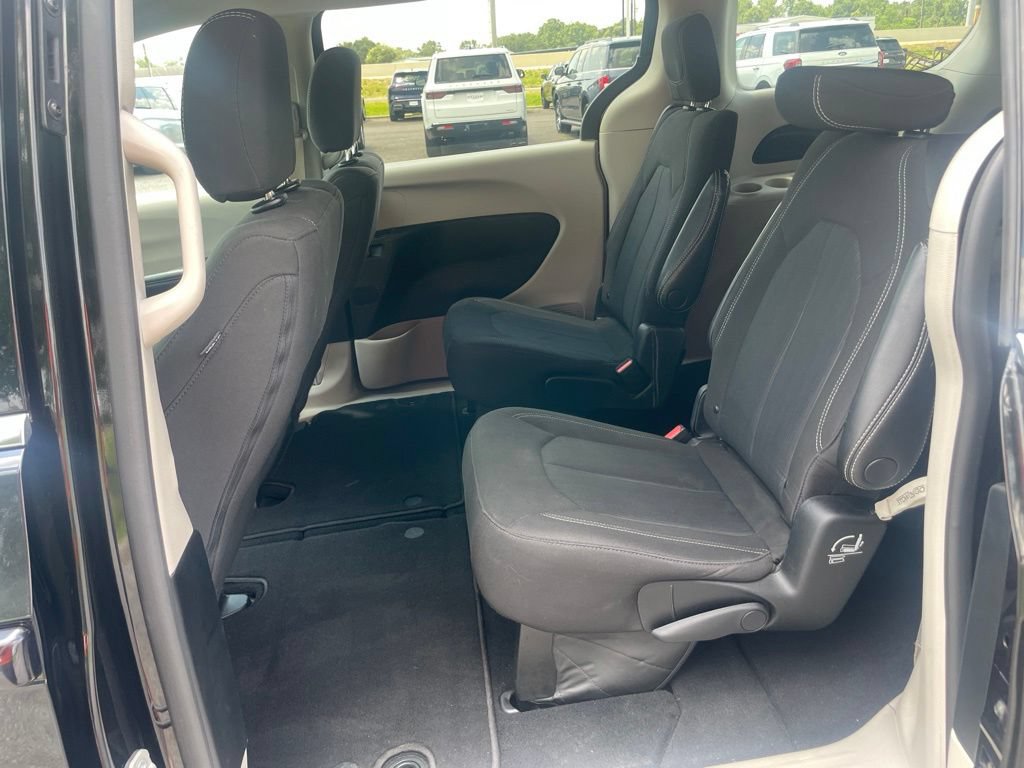 Used 2023 Chrysler Voyager LX FWD image 12