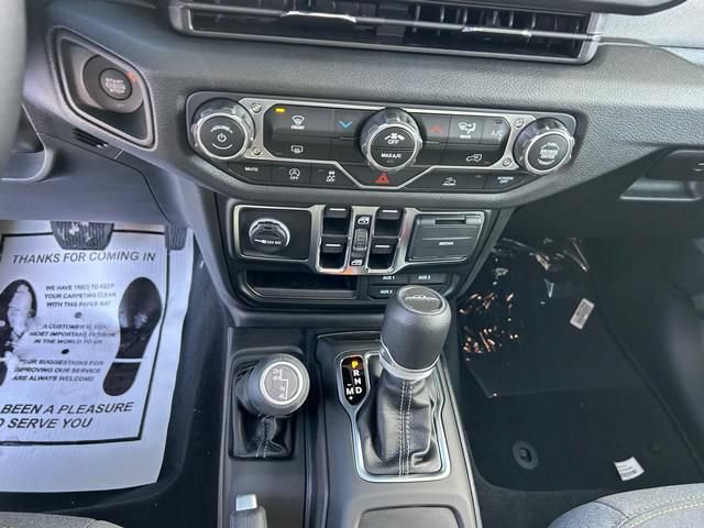 New 2025 Jeep Gladiator Sport AWD/4WD image 19