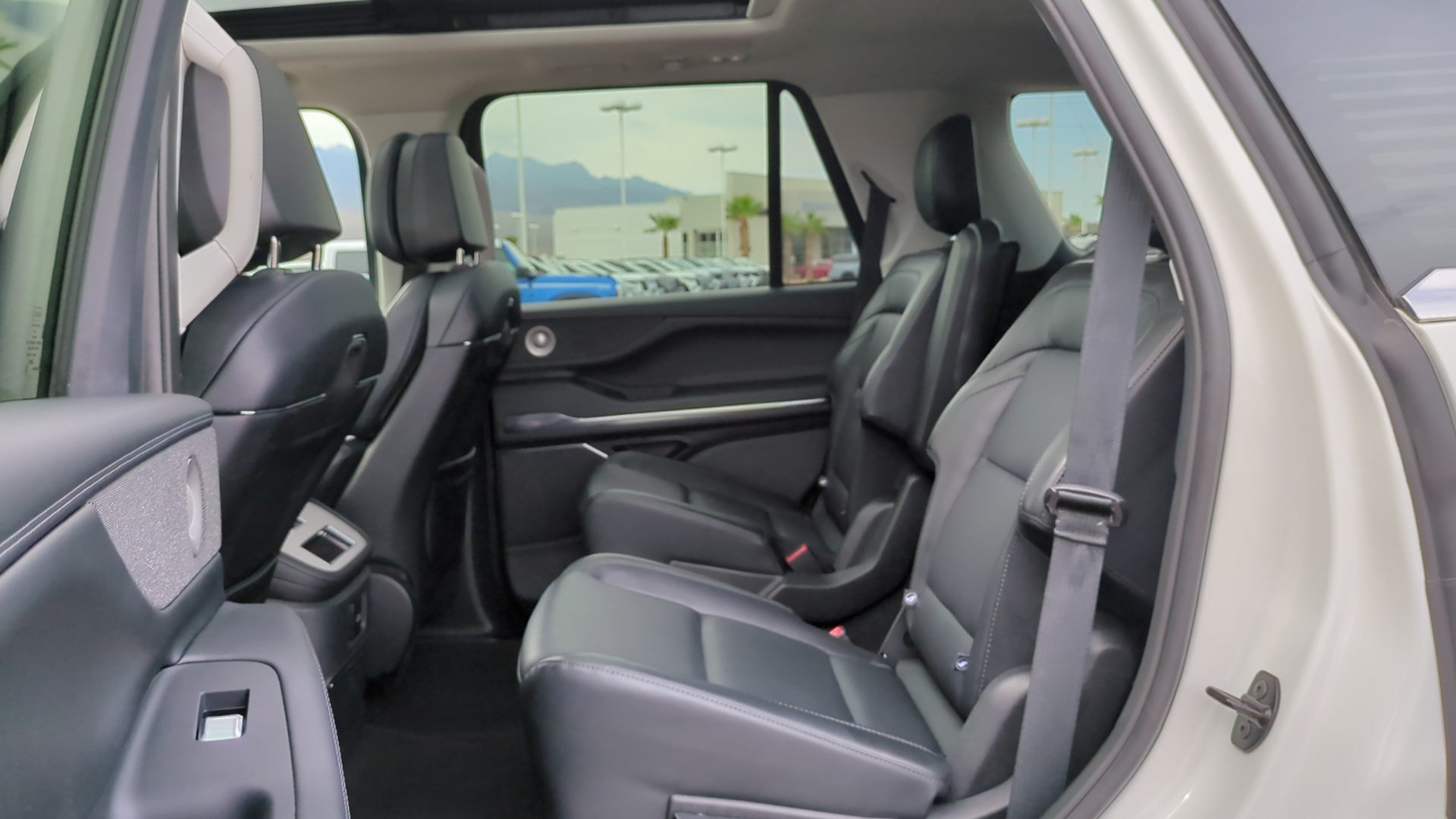 Used 2025 Lincoln Navigator Reserve AWD/4WD image 28