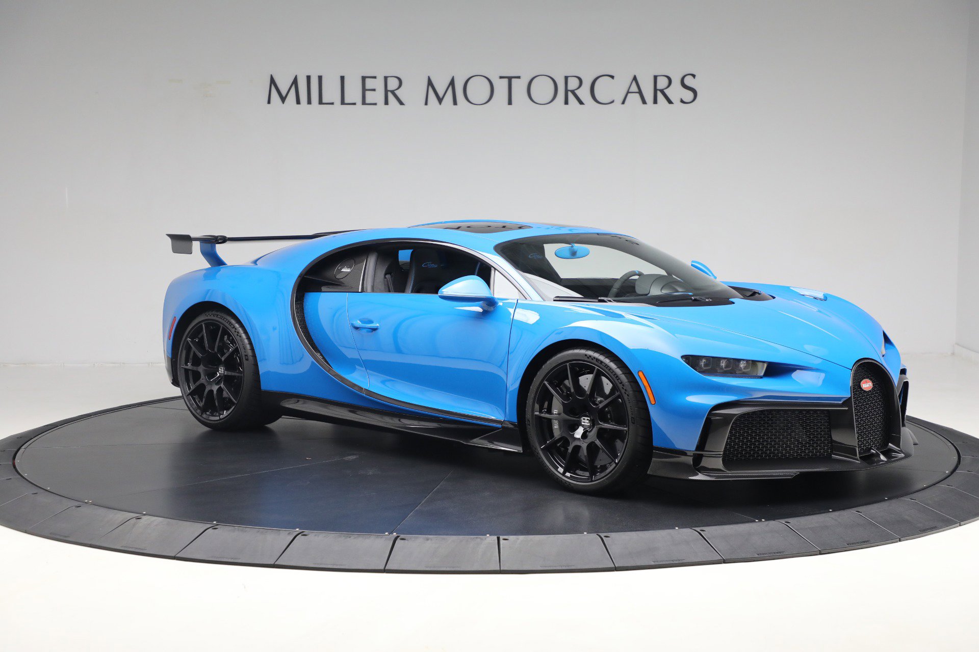 Used 2021 Bugatti Chiron Pur Sport image 10