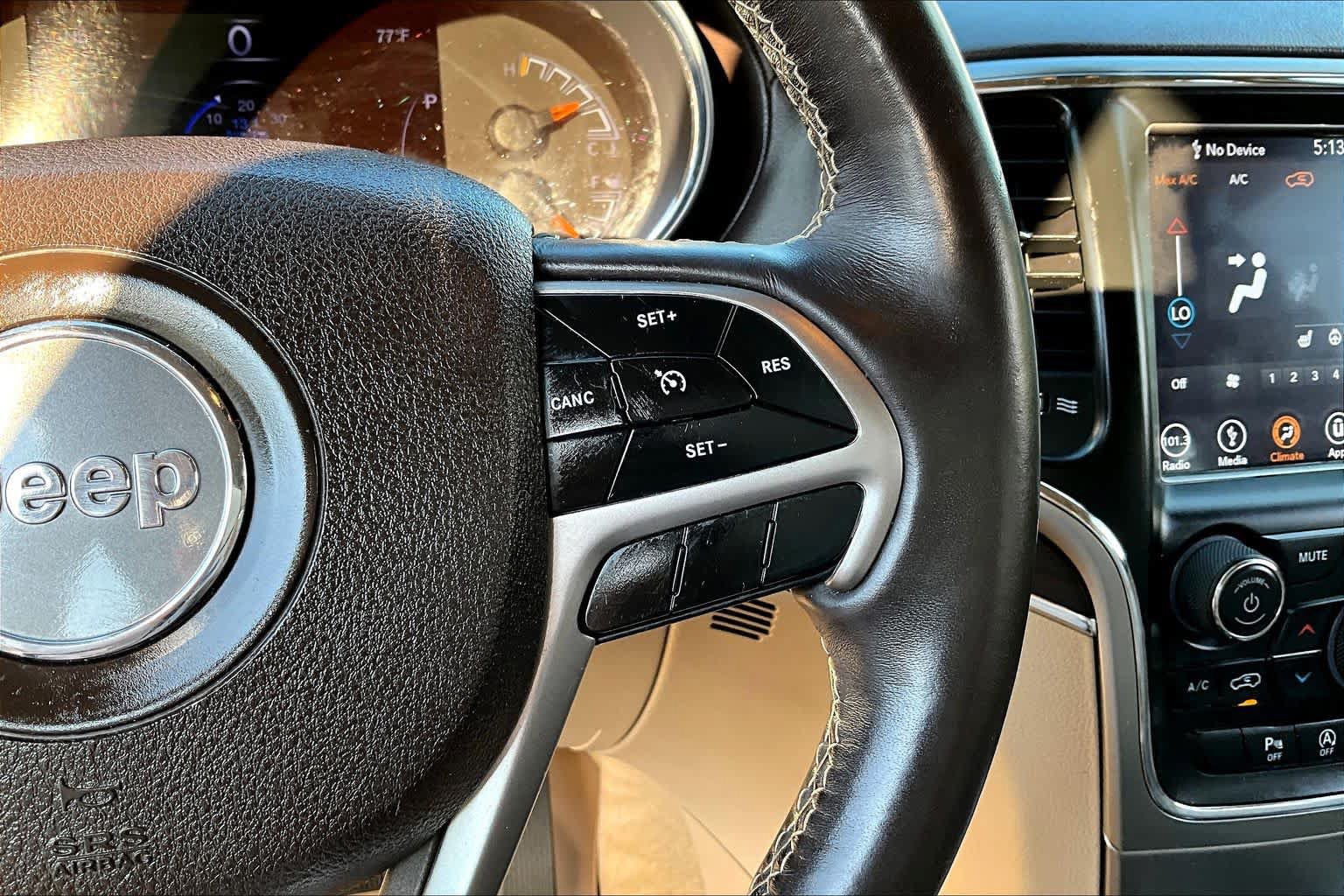 Used 2018 Jeep Grand Cherokee Overland AWD/4WD image 32