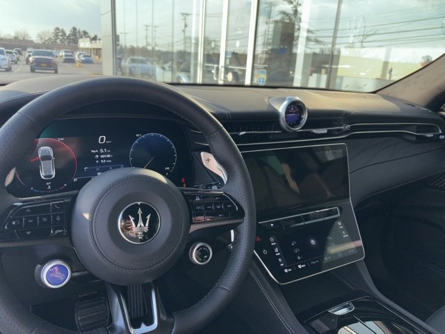 Used 2025 Maserati Grecale Modena image 13