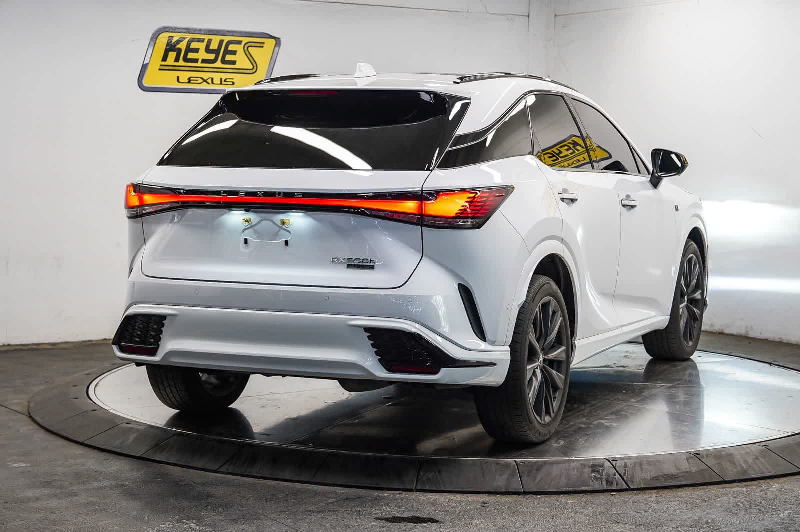 Used 2024 Lexus RX 500h F Sport w/ Convenience Package AWD/4WD image 4