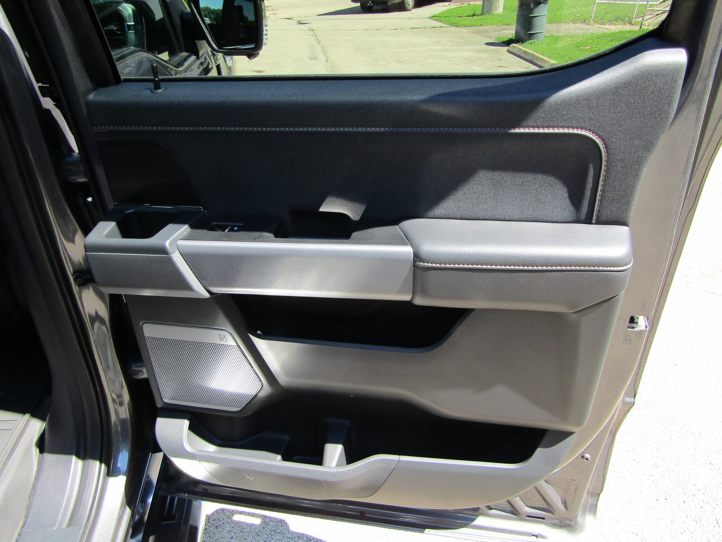 Used 2025 Ford F150 Lariat w/ Equipment Group 501A Mid AWD/4WD image 16