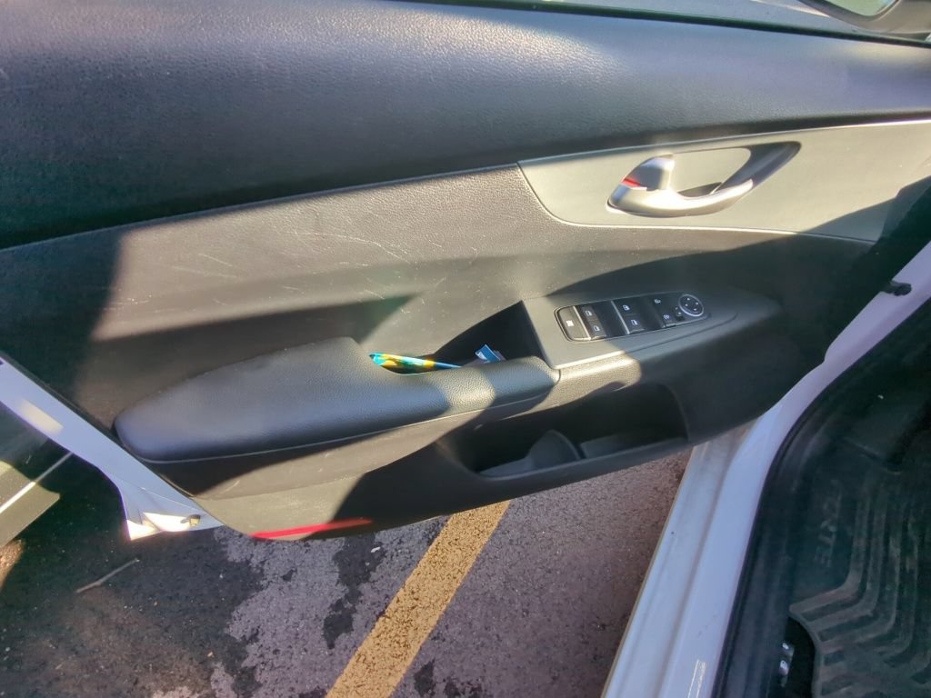 Used 2021 Kia Forte LXS FWD image 8