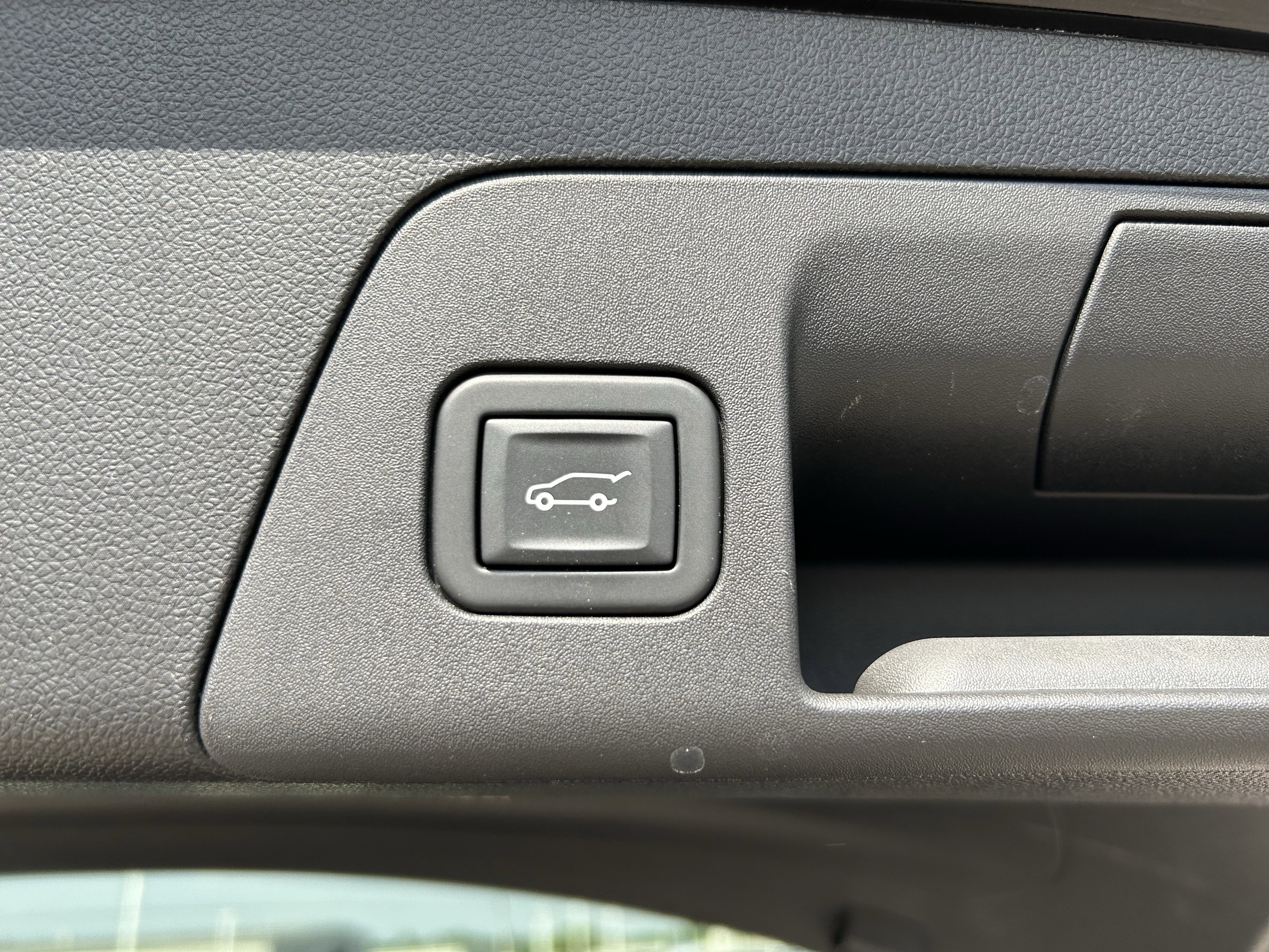 Used 2023 Buick Envision Avenir AWD/4WD image 29