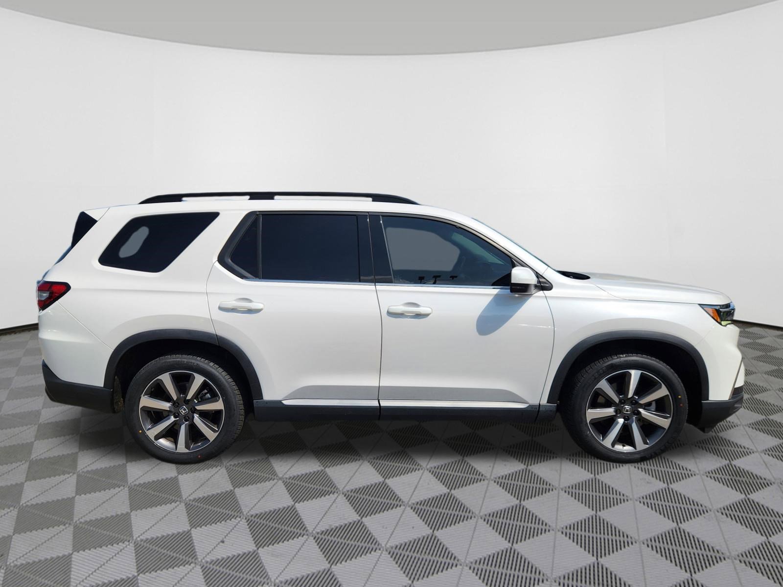 Certified 2024 Honda Pilot Touring image 6